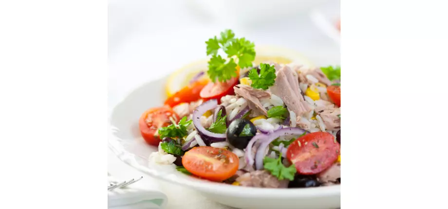 Receta: Ensalada de Frutas con Yogurt Griego y Miel