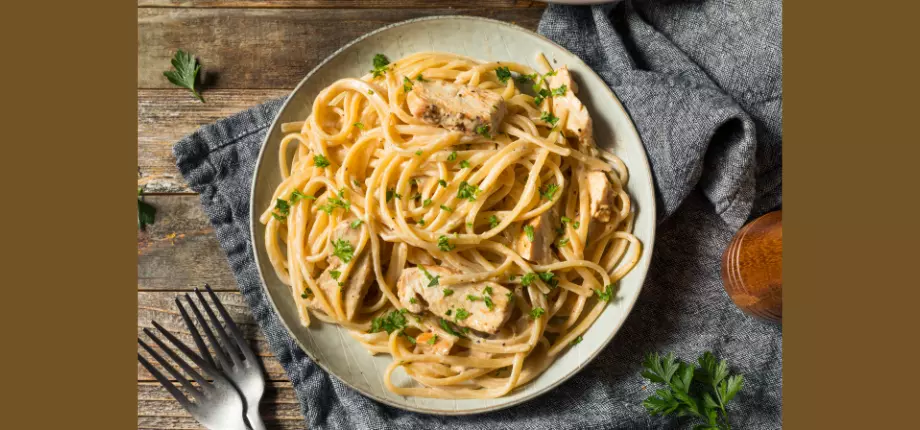 Receta de Fettuccini Alfredo con Yogurt Griego